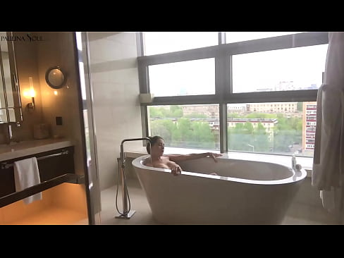 ❤️ فاتنة هائلة بحماس الرجيج من بوسها في الحمام ؛ الجنس